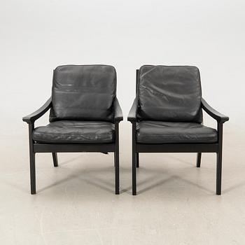 Armchairs, a pair of modern manufacture.