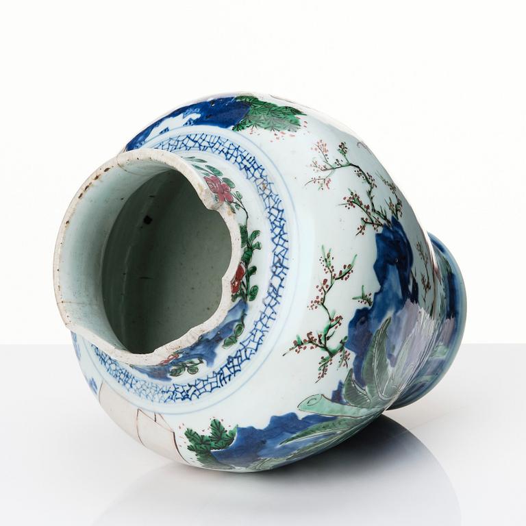 A Chinese Transitional wucai jar, 17th century.