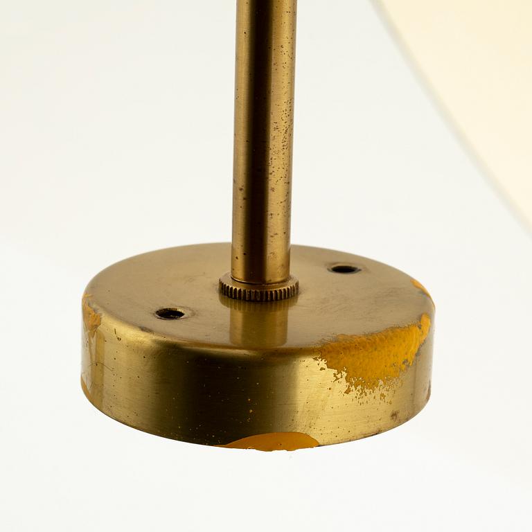 Hans Bergström, a pair of model V319 brass wall lights, Ateljé Lyktan.