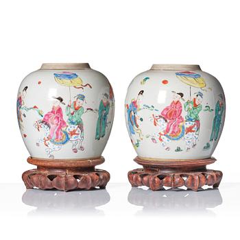 A pair of famille rose jars, Qing dynasty, 19th Century.