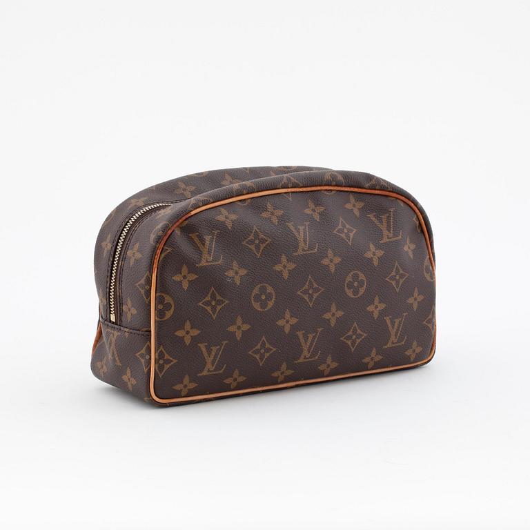 LOUIS VUITTON, a monogram canvas toiletry case.