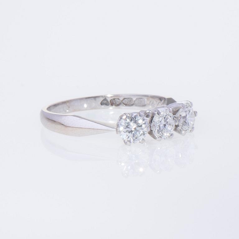 RING, 18K vitguld, briljantslipade diamanter. Westerback 1981. Vikt ca 2,8 g.