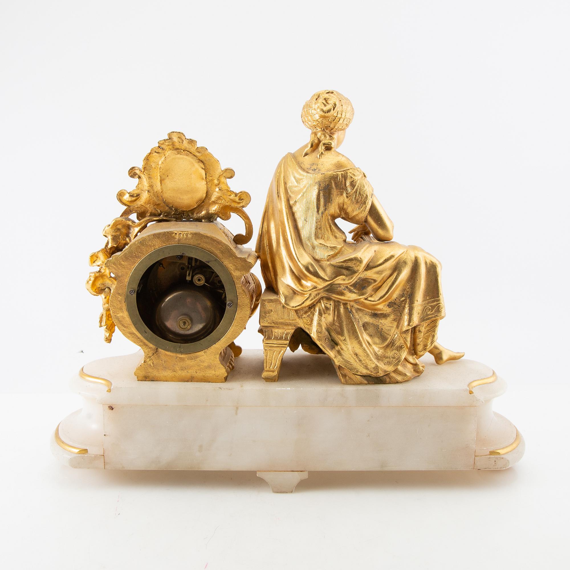 Bordspendyl Louis XVI-stil 1900-talets första hälft.