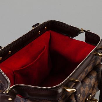 A bag by Louis Vuitton, "Knight's bridge".