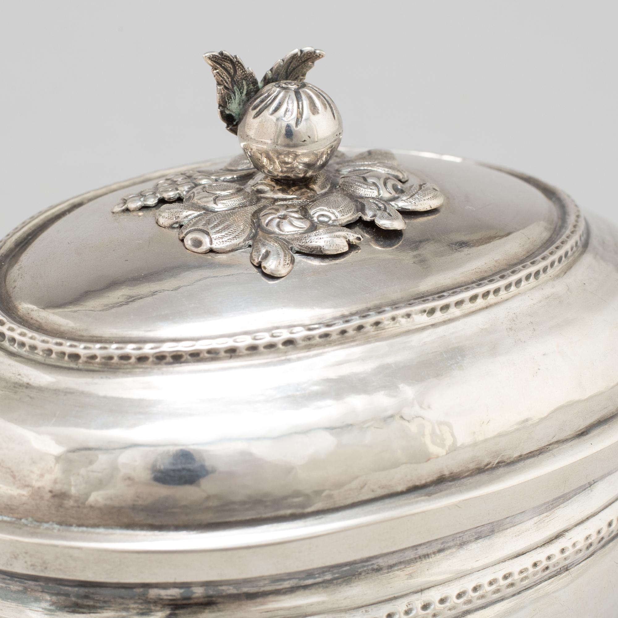 JN WOLLENBERG, a silver sugar-box, Nuremberg 1780-83.