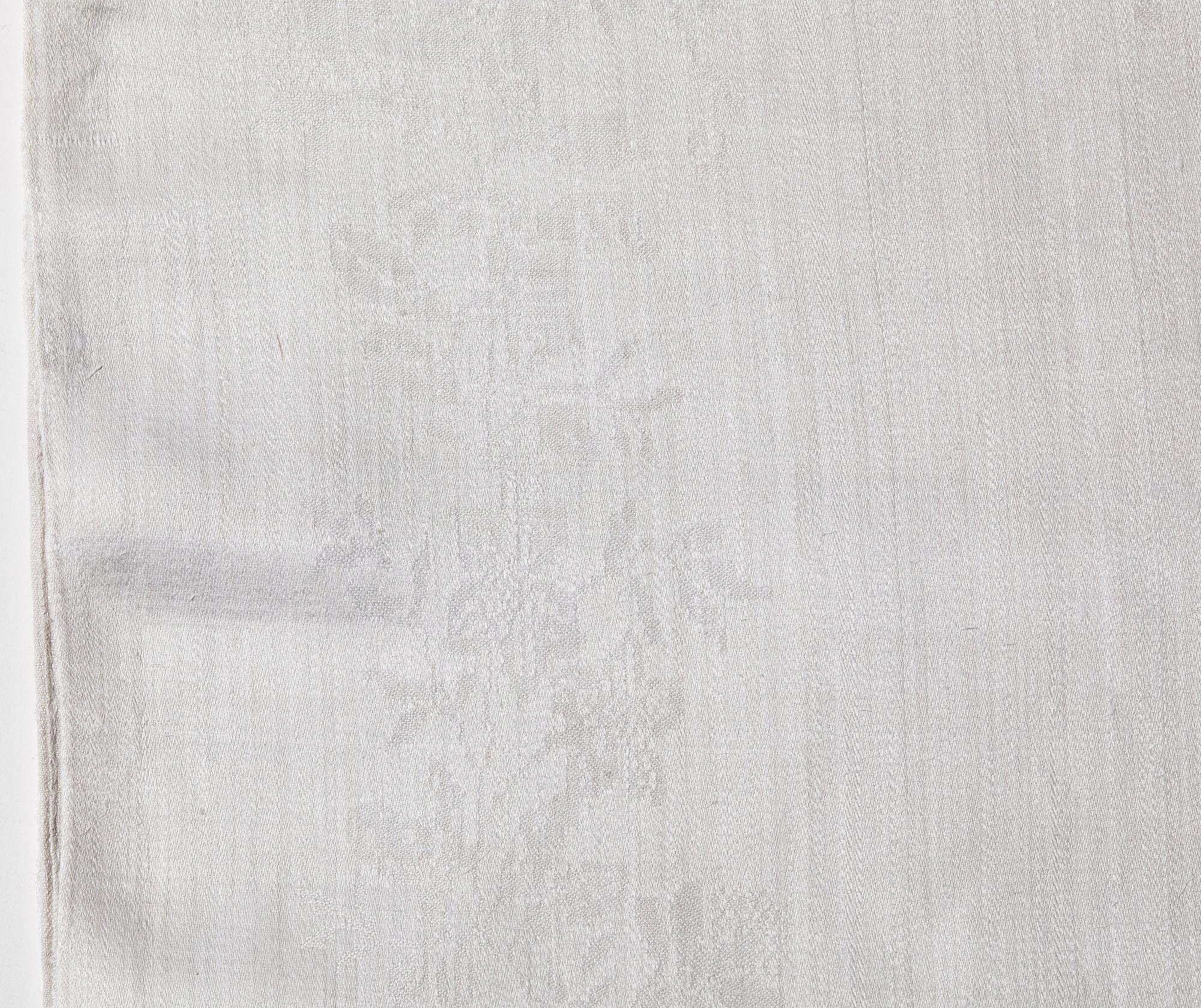 A TABLE CLOTH AND NAPKINS, 24 pieces, linen damask, the table cloth is dated 1827, ca 560-567 x 207,5 cm, Sweden 1827.