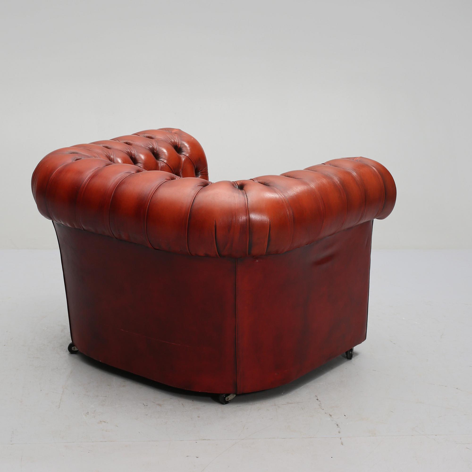 FÅTÖLJ, chesterfieldmodell, 1900-talets andra hälft.