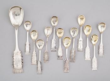 KAFFESKEDAR, 12 st snarlika samt SKED, silver, svenska stämplar. Total vikt ca 209 gram.