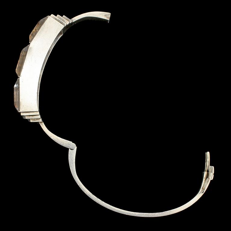 ARMRING, sterling med fasettslipade bergskristaller, Wiwen Nilsson, Lund, 1948. Vikt 42 g.