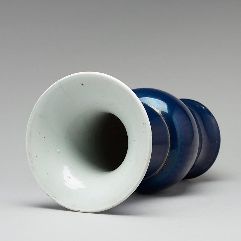 A powder blue vase, Qing dynasty, 18th century.