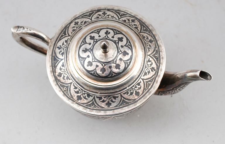 KANNA, silver, möjligen Ryssland, 1800-/1900-tal. Vikt ca 242 g.