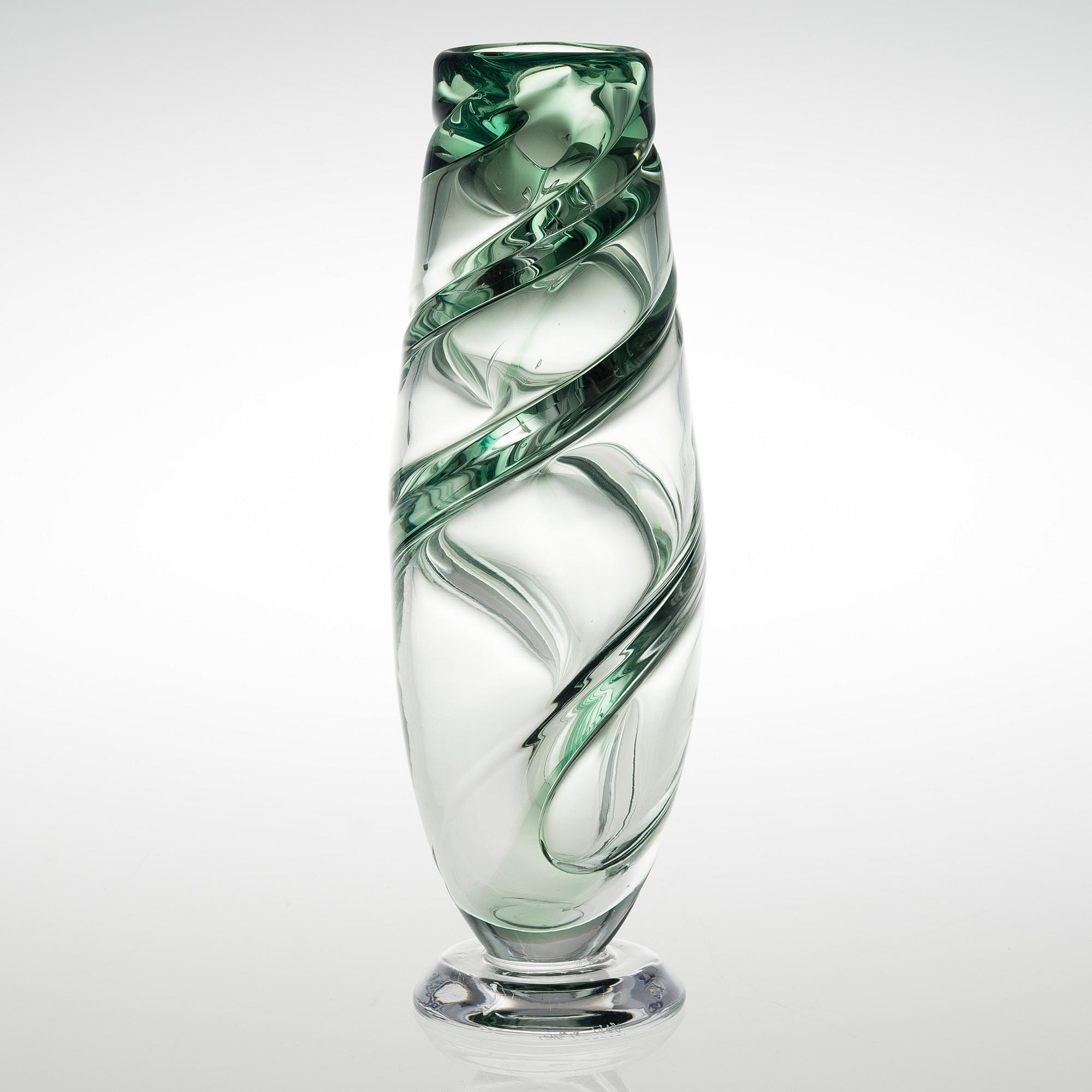 KARI ALAKOSKI, A GLASS SCULPTURE, signed Kari Alakoski Iittala 1998.