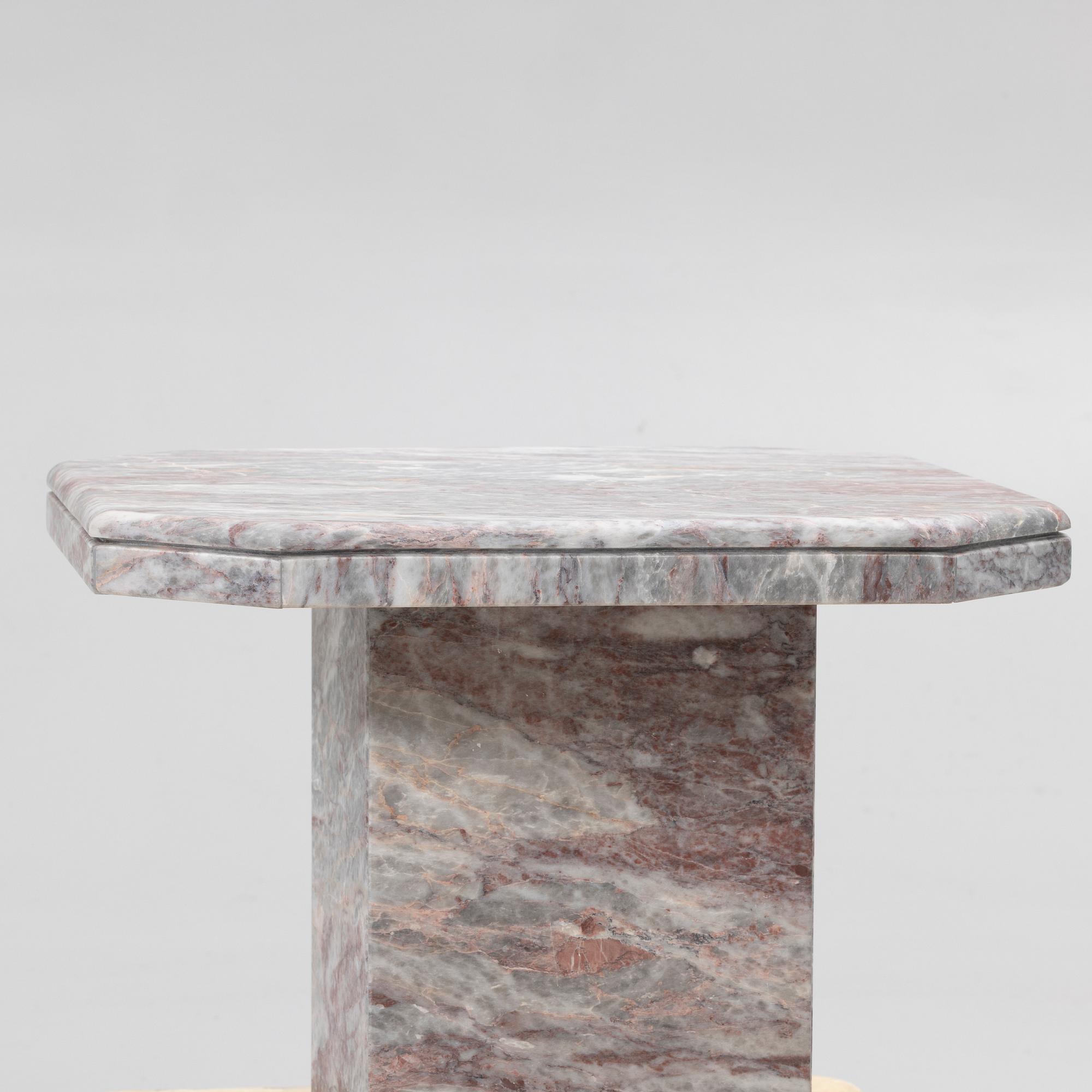 Sidobord, marmor, 1900/2000-tal.