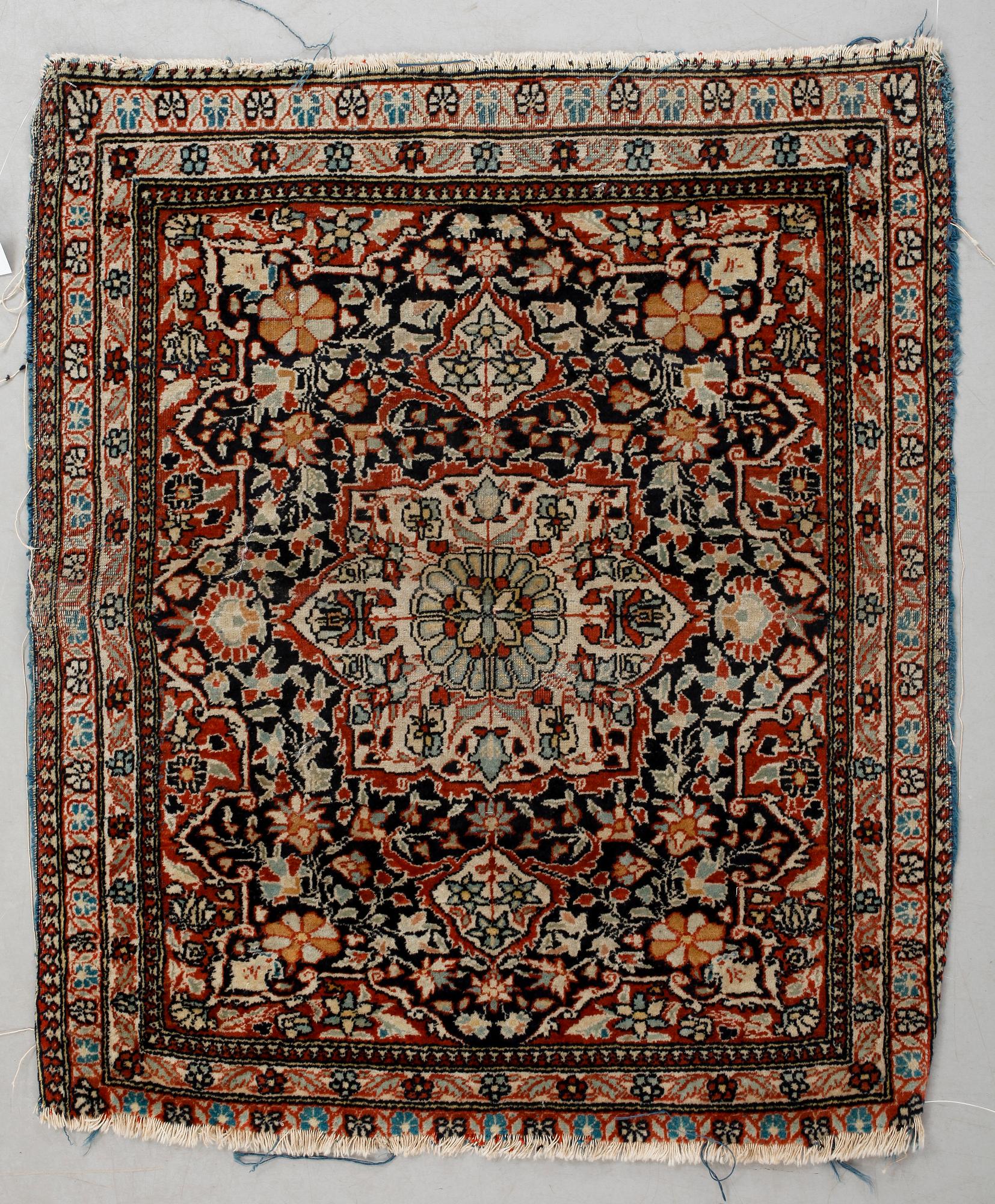 MATTA, semiantik Keshan sk Motachem. Ca 65,5 x 56,5 cm.