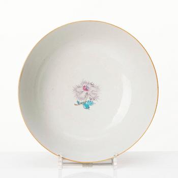 A famille rose punch bowl, Qing dynasty, Qianlong (1736-95).