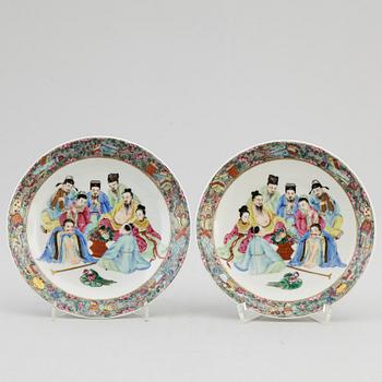 A pair of famille rose Caton dishes, Qing dynasty, late 19th/early 20th century,