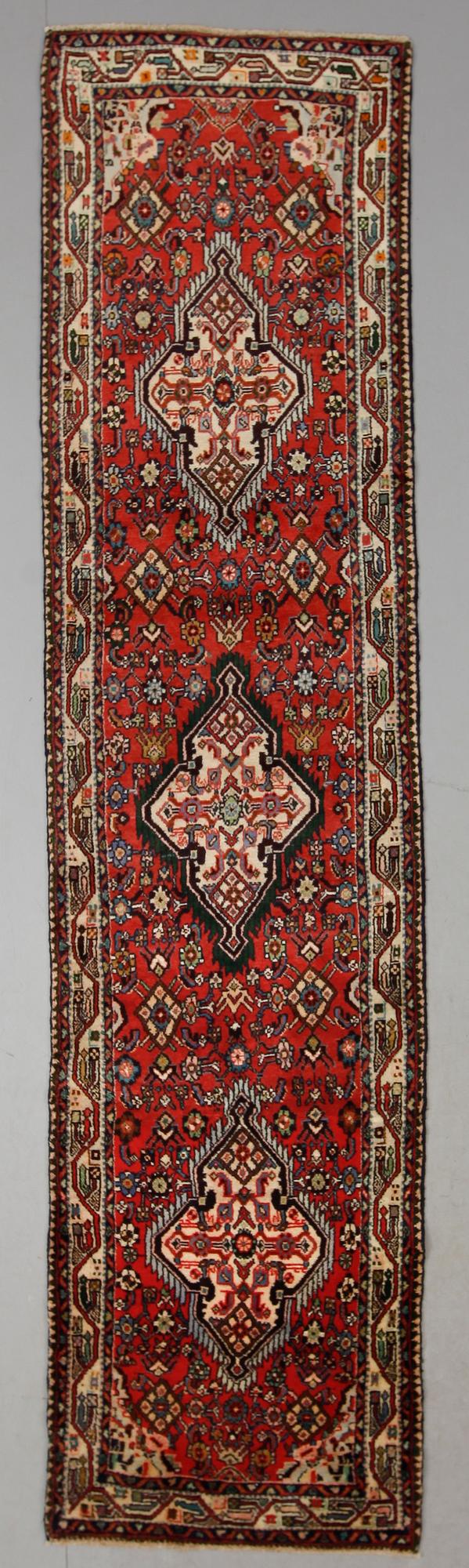 MATTA, Hamadan, ca 335 x 83 cm.