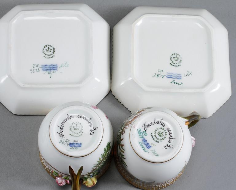 CREMEKOPPAR MED FAT, 2 st, porslin. "Flora Danica", 20 3515/20 3514, Royal Copenhagen, 1900-talets andra hälft.