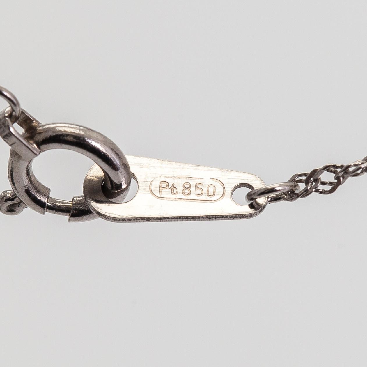 A platinum necklace, with a round brilliant-cut diamond ca. 0.10 ct.