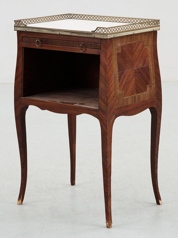 POTTSKÅP, rokokostil, tidigt 1900-tal.