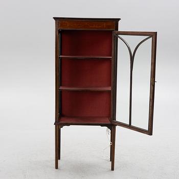 Display cabinet, around 1900.