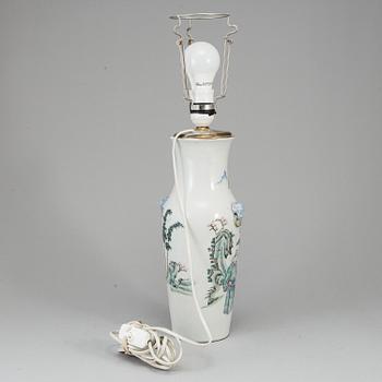 A famille rose vase, turned into a table lamp, Qing dynasty, late 19th century.