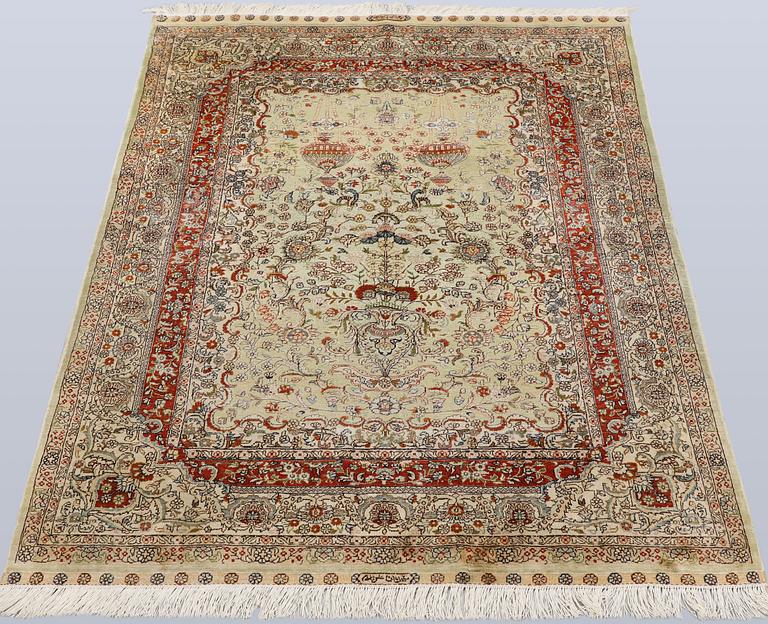 Matta, orientalisk, silke, ca 126 x 91 cm.