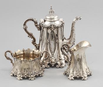 KAFFESERVIS, tre delar, nysilver, C.G Hallberg, Stockholm, omkring år 1900.