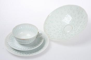 SERVISDELAR, 9 st, risporslin Arabia, samt KANNA, glas, Timo Sarpaneva.