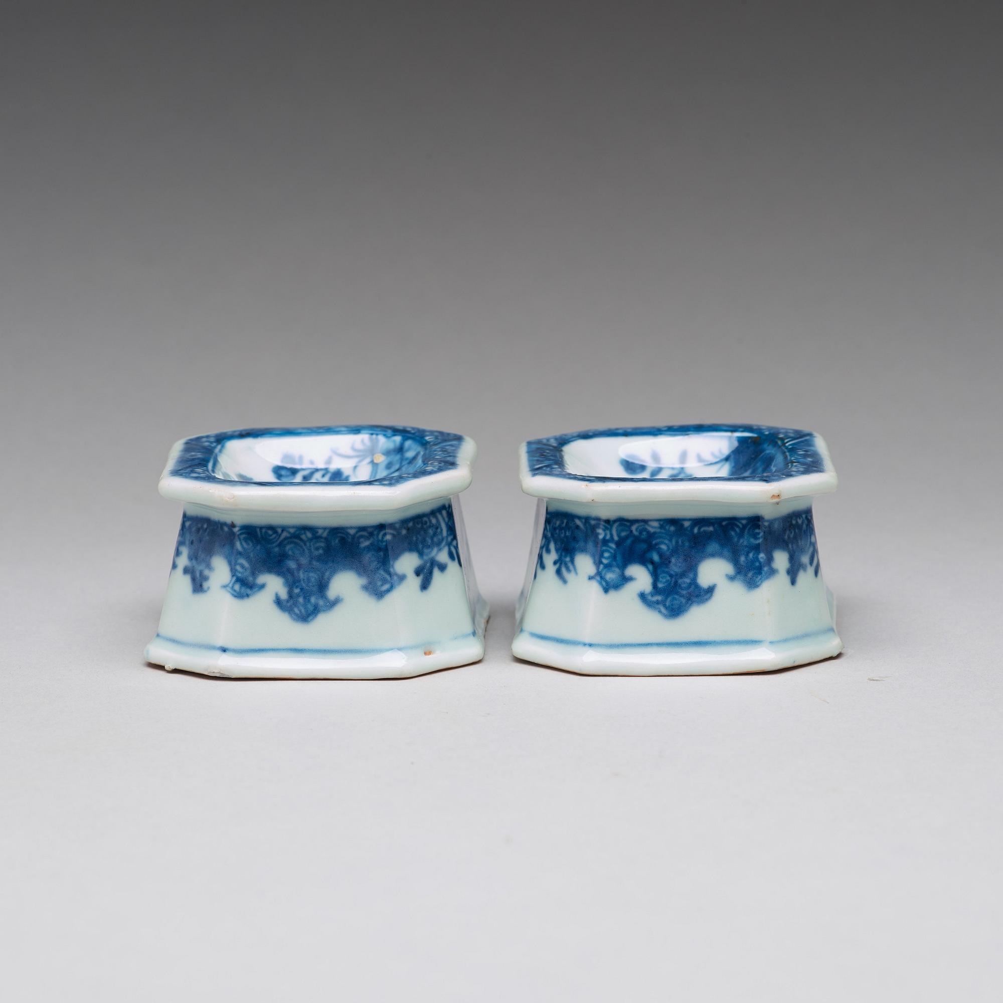 SALTKAR, ett par, kompaniporslin. Qingdynastin, Qianlong (1736-95).
