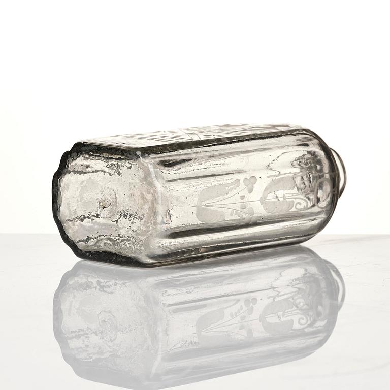 Flaska, glas. Troligen Skånska glasbruket, 1700-tal.