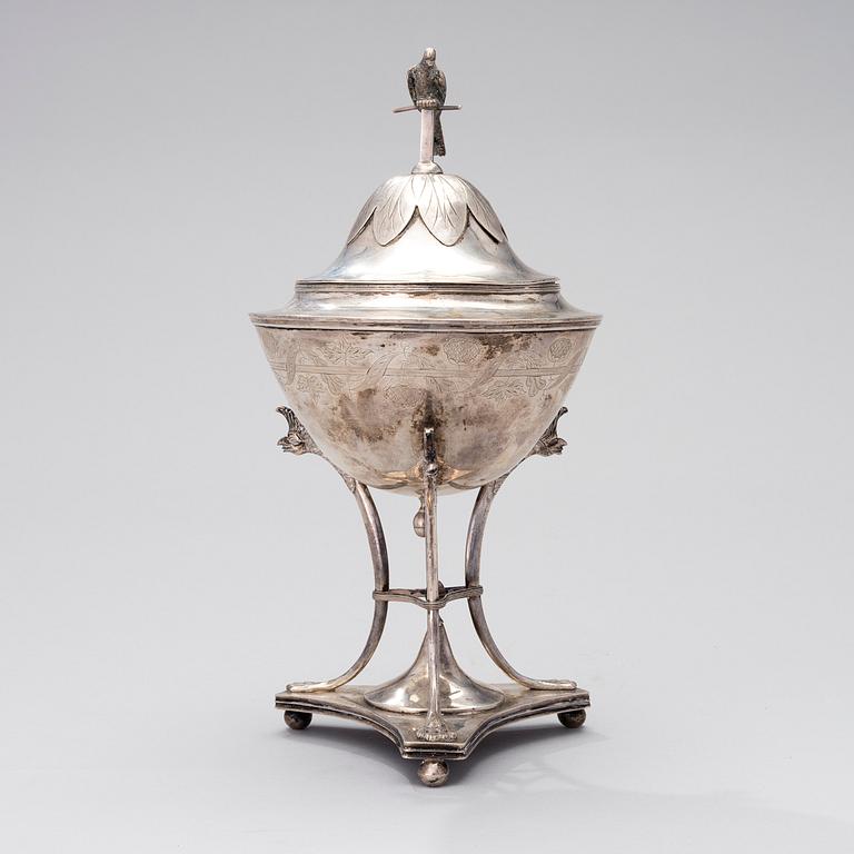 A LIDDED SILVER SUGAR BOWL, A.G. Roos, Åbo 1822.