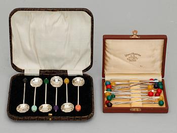 MOCCASKEDAR, 6 st, nysilver samt COCKTAILPINNAR, 20 st, silver. 1930-tal. Tot vikt 89 g.