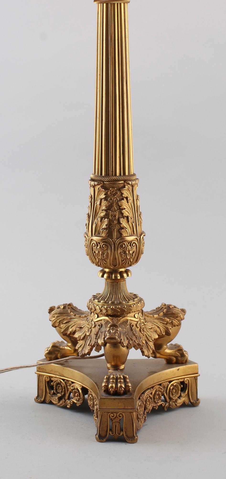 BORDSLAMPA, förgylld mässing, gustaviansk stil, 1900-talets första hälft.