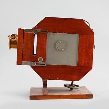 A laterna magica, around the year 1900.