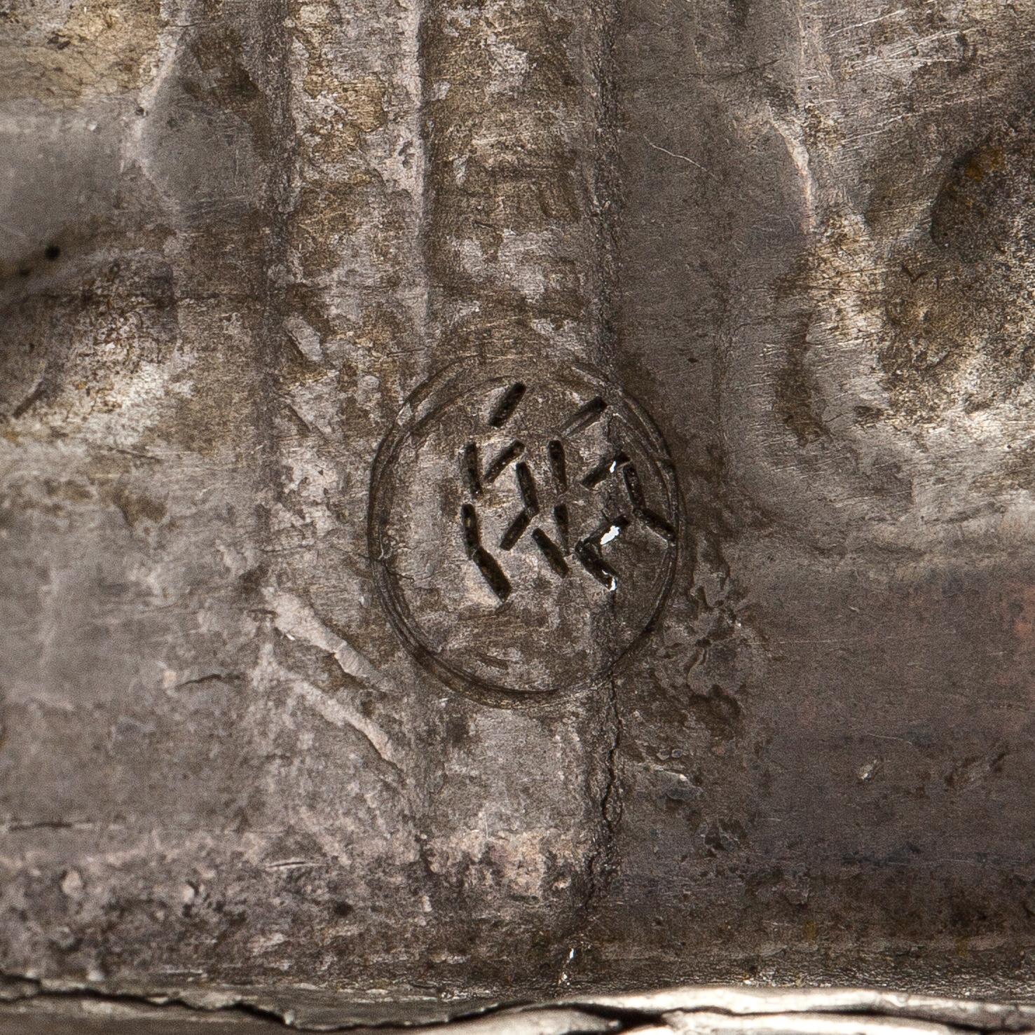 Armband "Björn", vitmetall. Kalevala Koru, Helsingfors.