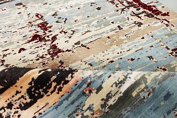 An oriental carpet with modern design, ca. 377 x 277 cm.