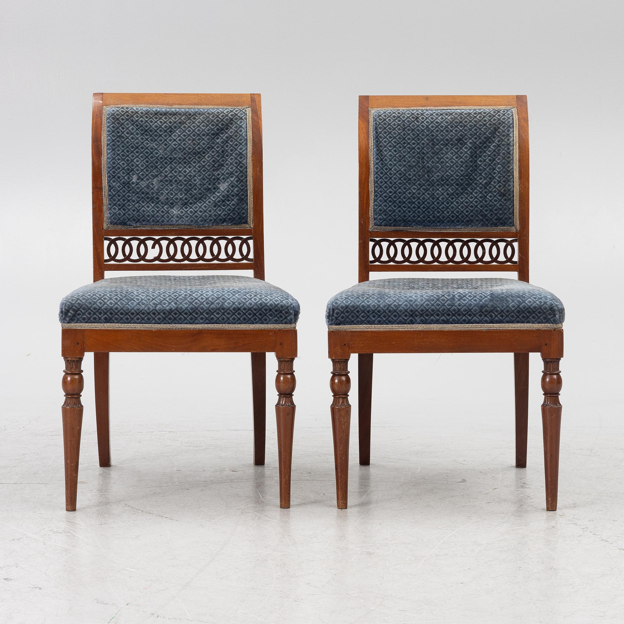 Stolar ett par, sengustavianska, 1800-talets början.