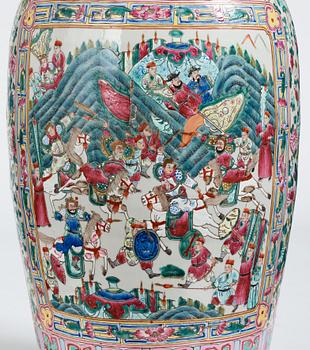 A massive Canton vase, late Qing dynasty.