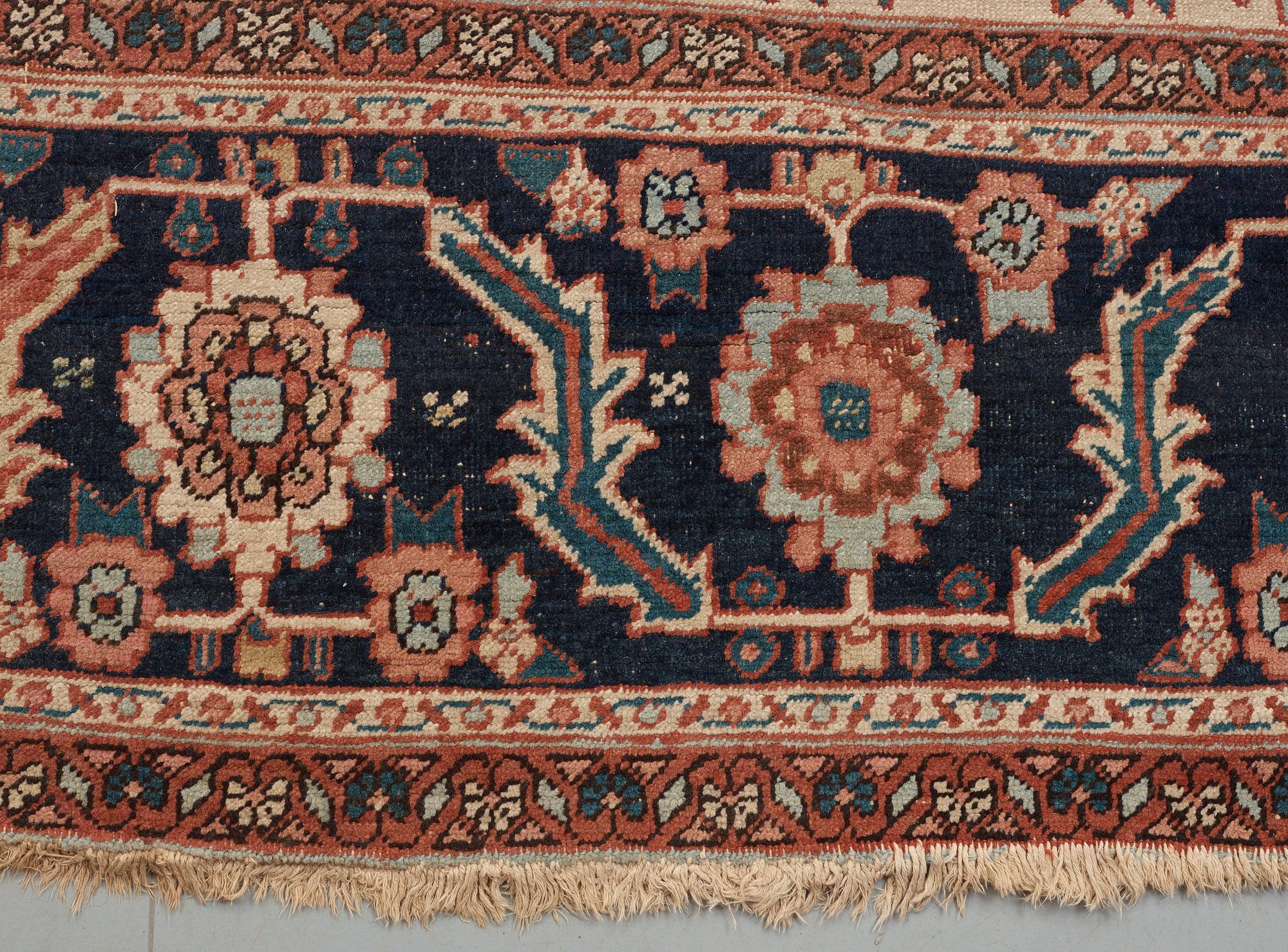 ANTIQUE HERIZ. 545,5 x 388,5 cm.