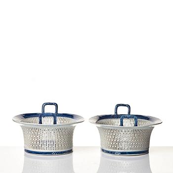 A pair of blue and white baskets, Qing dynasty, Jiaqing (1796-1820).