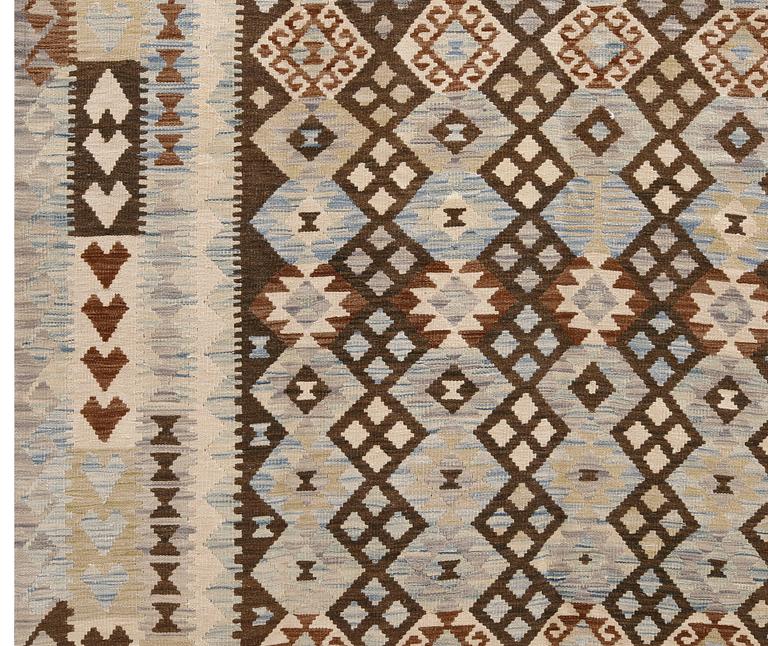 A kilim rug, c 398 x 302 cm.