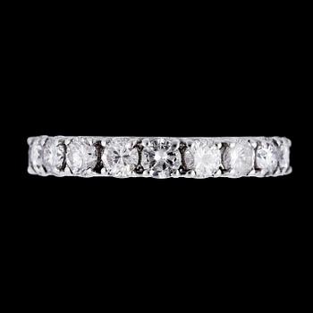 1221. RING, sk eternity ring, briljantslipade diamanter, tot. 3.45 ct.