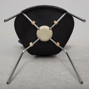 ARNE JACOBSEN, stolar, 2 st, "Liljan/Måsen", Fritz Hansen.