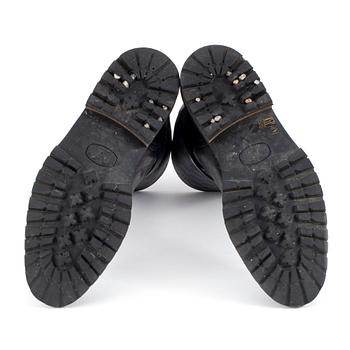 LOUIS VUITTON, a pair of black leather and damier noir men´s boots, size 8.