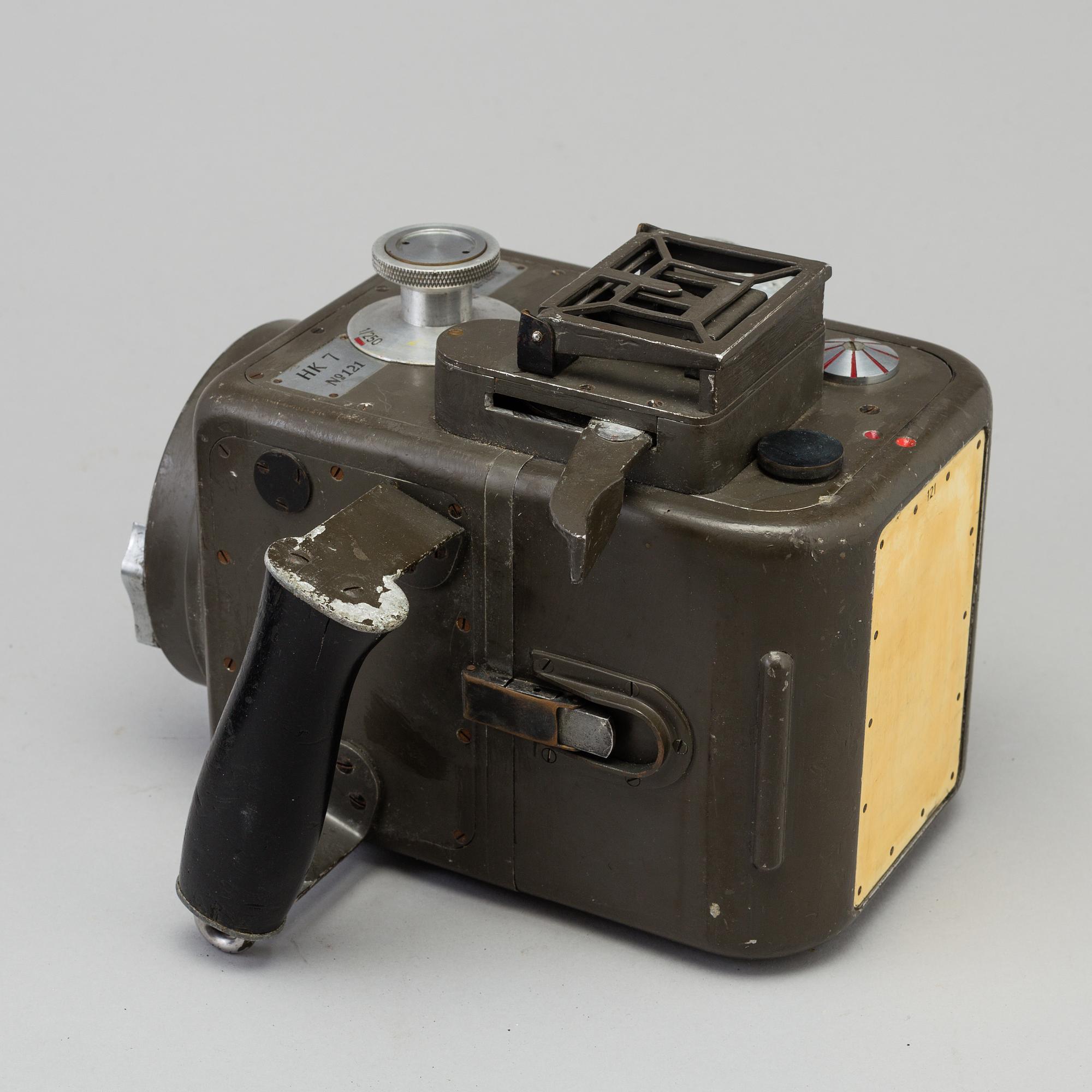 A Swedish Army Air Force Aircraft model HK 7 Camera (Hasselblad) with Case used at Södermanland's aerodrome, early 1940s.