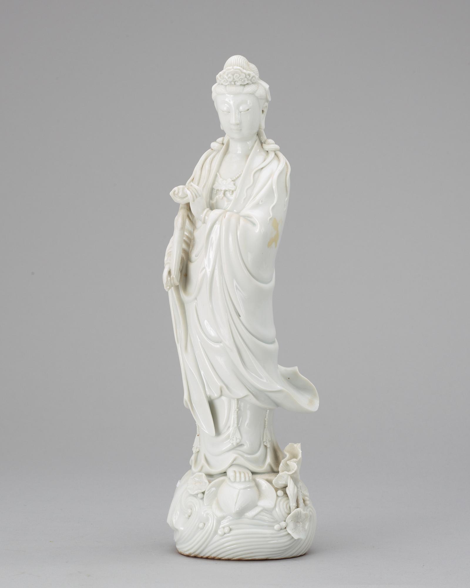 A blanc de chine figure of Guanyin, late Qing dynasty.