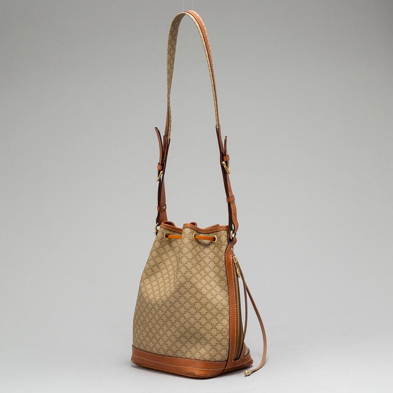 CÉLINE, a bucket bag.