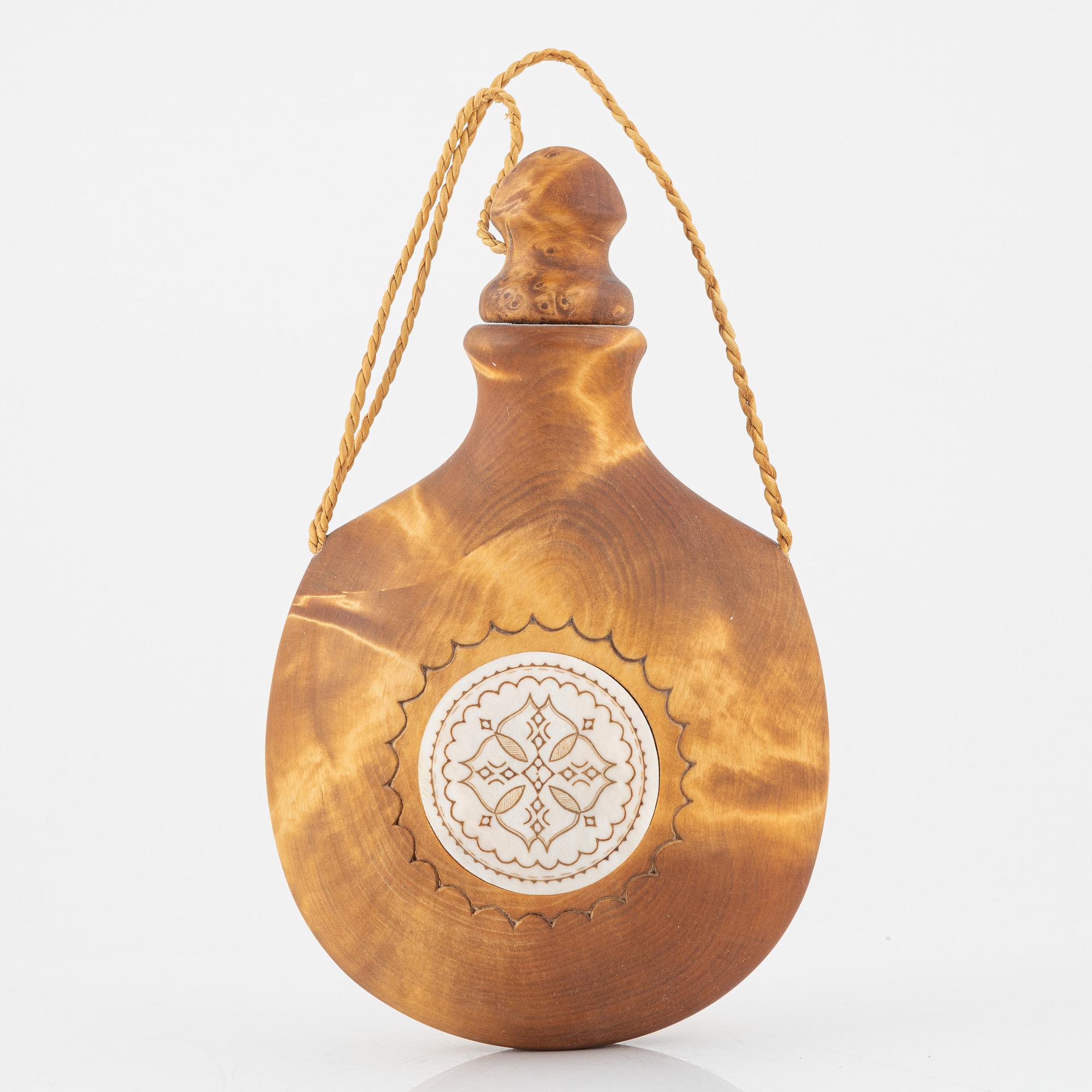 Thore Sunna, a birch and reindeer horn flask.