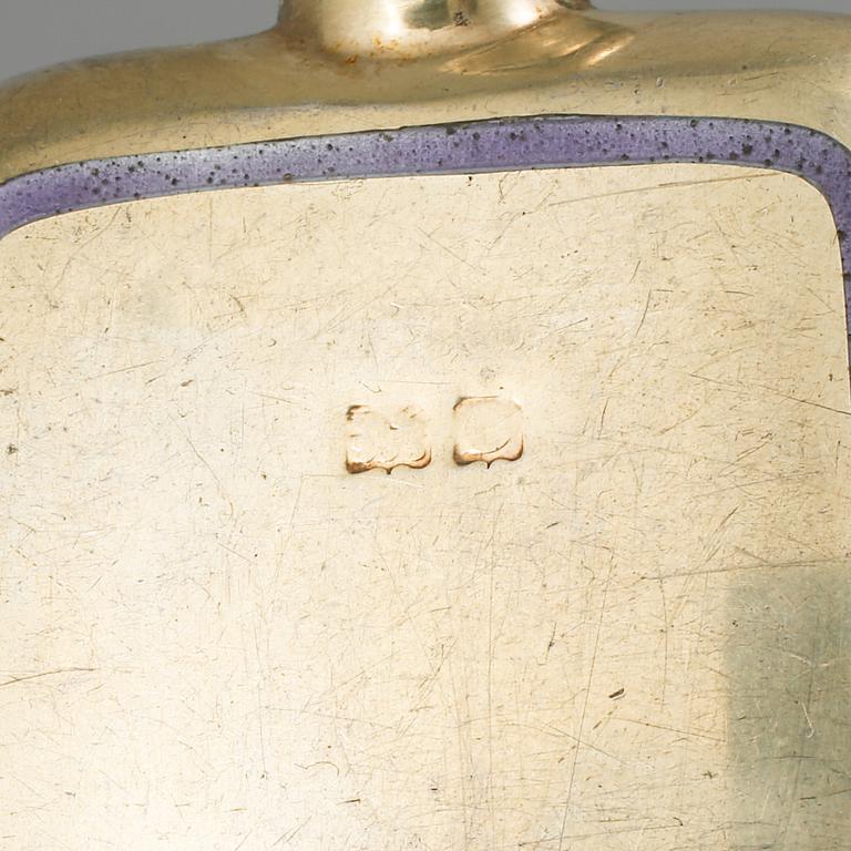 LUKTDOSA, PARFYMFLASKA och PUDERDOSA, silver och låghaltigt silver, 1900-talets första hälft/mitt.